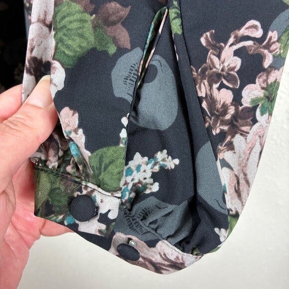 Torrid Peplum Crepe Sweetheart Neck Top Skull Floral Size 1X Whimsigoth - Picture 6 of 11